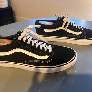 LIKE NEW Mens Converse size 12